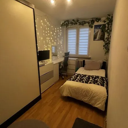 Cozy Bedroom Close To City Centre, Poland * 华沙