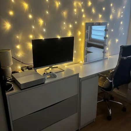 Cozy Bedroom Close To City Centre, Poland *