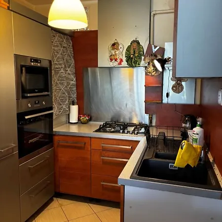 民宿 Cozy Bedroom Close To City Centre, Poland 华沙